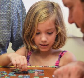 Det er både sjovt og underholdende at lægge puslespil